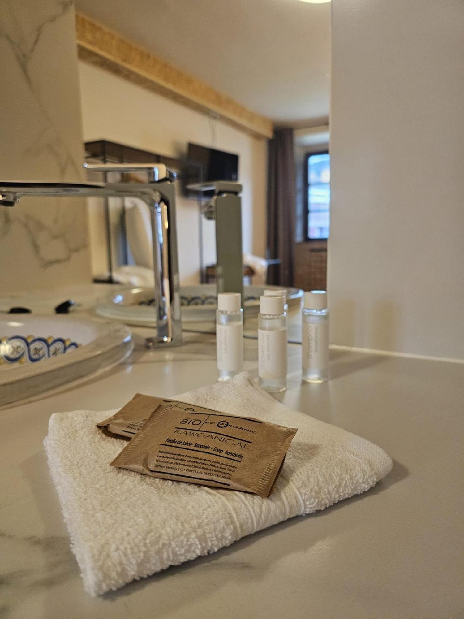 Hotel Y Albergue Real Fabrica De Ezcaray Ngoại thất bức ảnh